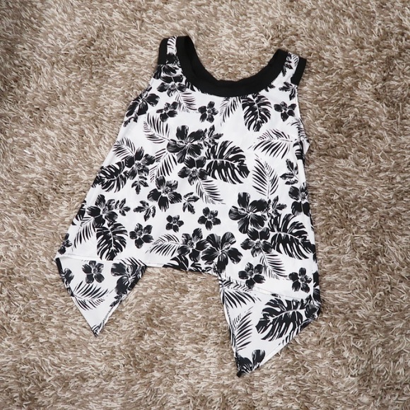 NWOT bongo black and white tropical patterned top - Picture 2 of 8